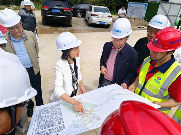 5月9日，江卓琪付市長(cháng)調研新安江防洪治理工程，張總陪同。.jpg