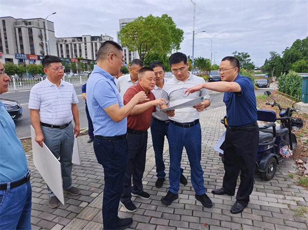 6月17日，集團領(lǐng)導陪同王奇勇縣長(cháng)一行調研富豐新城項目.jpg