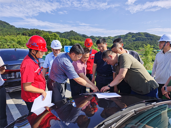 6月12日，洪董，張總陪同王奇勇縣長(cháng)一行督導防洪工程項目.jpg
