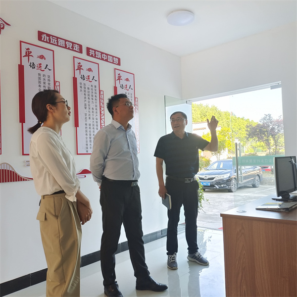 5月5日，縣委常委、組織部長(cháng)方慶峰調研新安江公司，黃山徽投集團常務(wù)副總經(jīng)理方亮陪同。.jpg