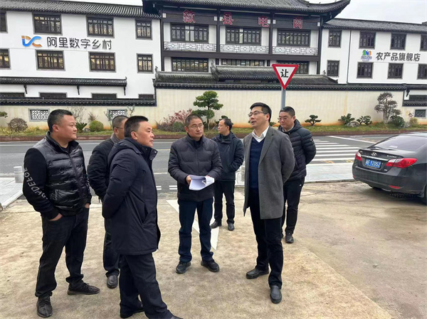 12月4日，王奇勇縣長(cháng)調研四連車(chē)隊、鹽業(yè)公司地塊。.jpg