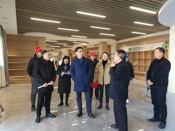 12月12日，洪董，方總陪同王奇勇縣長(cháng)一行調研古徽州核心景區智能化運用管理中心項目。.jpg