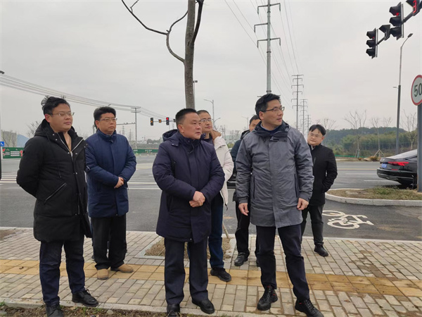 2月14日，洪董陪同王奇勇縣長(cháng)一行督導衛拍地塊1.jpg