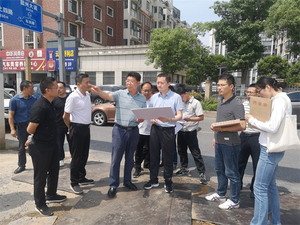 6月14日，省發(fā)改委重點(diǎn)辦調研揚之學(xué)校項目.jpg