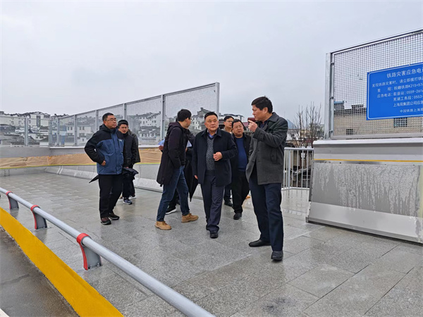 1月18日，洪董，張總陪同詹凱縣長(cháng)督導新安路跨鐵路工程項目.jpg