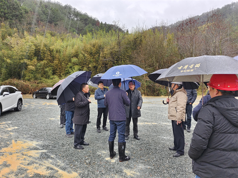 2月21日，汪凱書(shū)記一行調研防洪項目開(kāi)工儀式現場(chǎng)，洪董、張總陪同調研.jpg